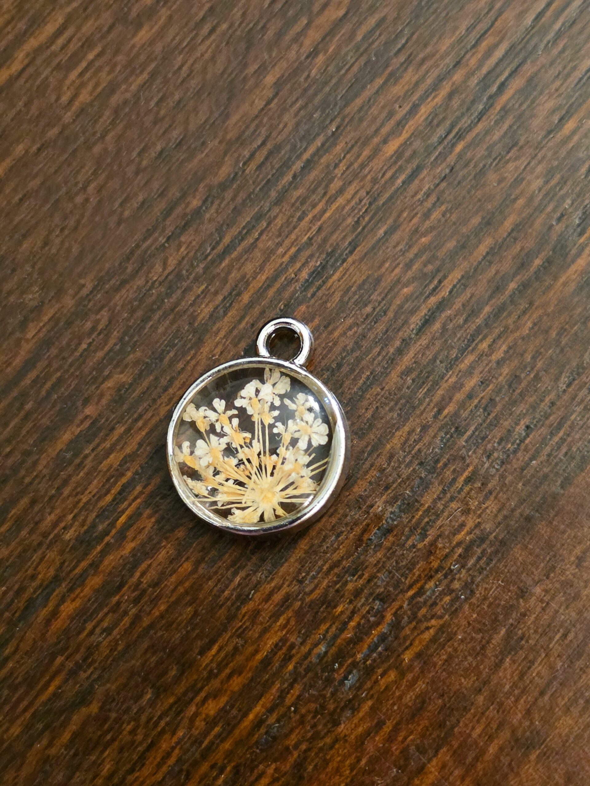 Round pendant with delicate preserved flowers